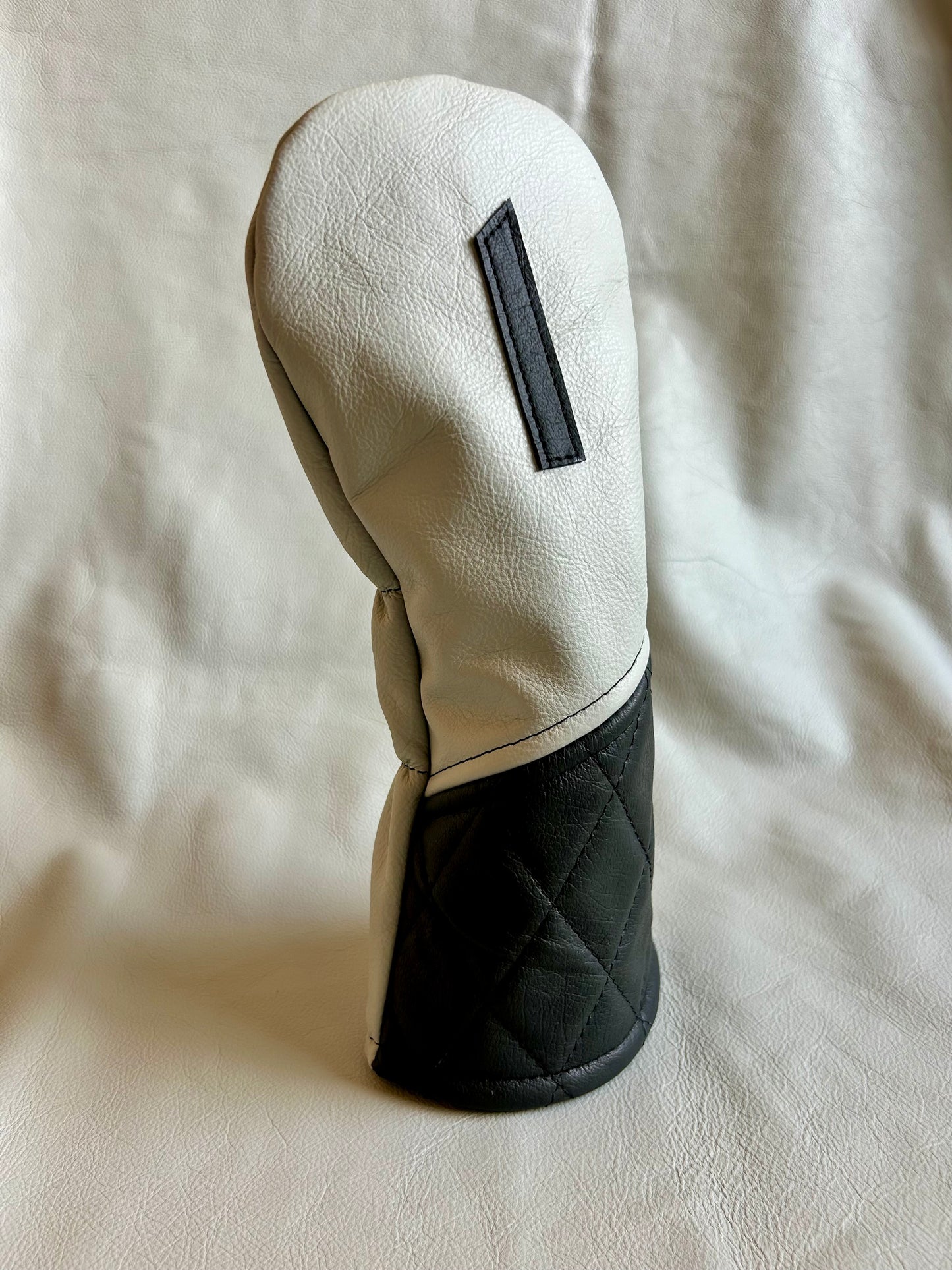 Båstad Driver - Dirty White & Matte Black