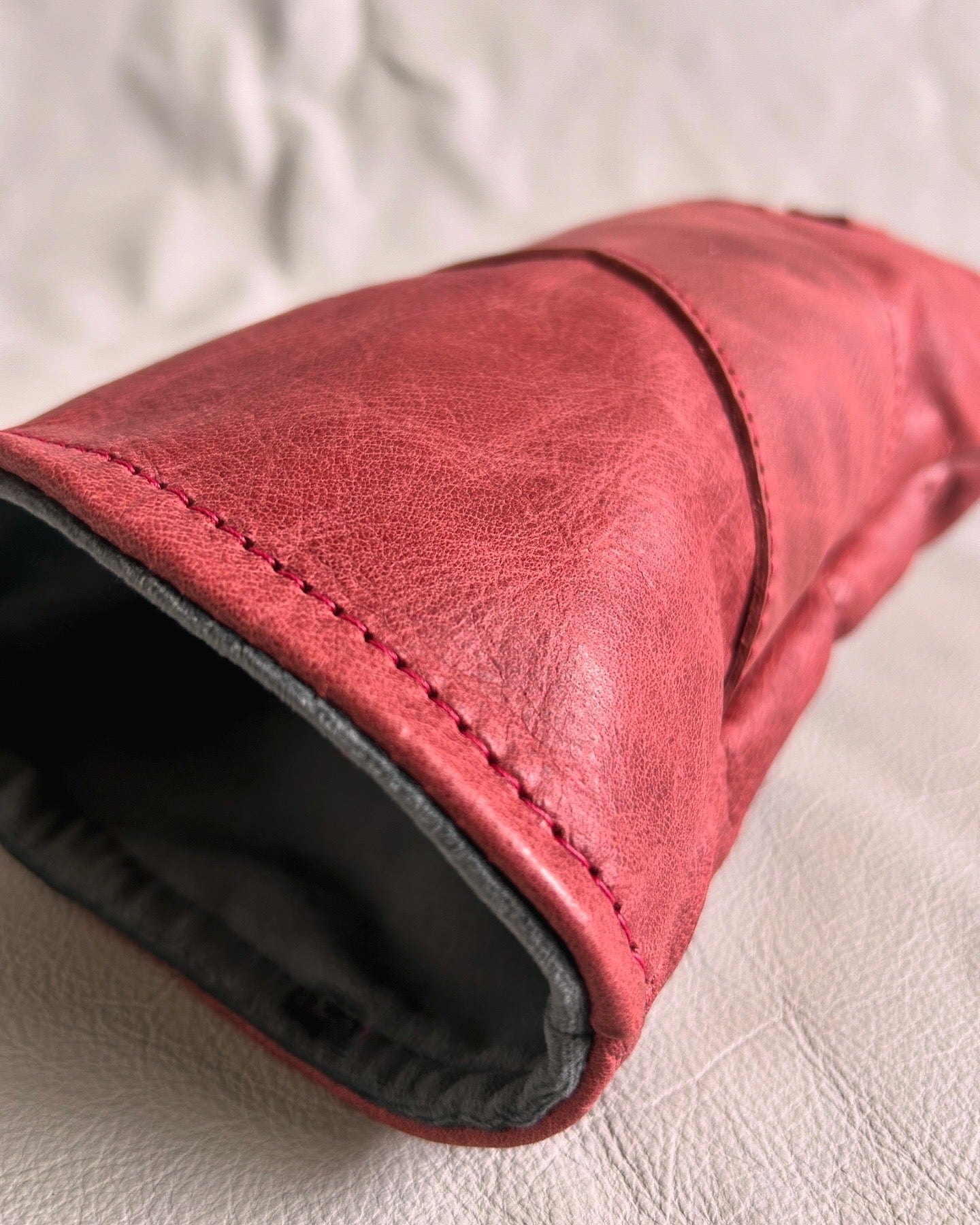 Åda Wood - Distressed Red